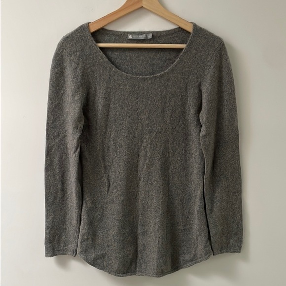 InCashmere women’s sweater M longsleeve round neck gray cashmere top pullover - Picture 2 of 11